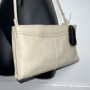🆕 Vintage Deadstock crossbody purse in creamy white by Bueno